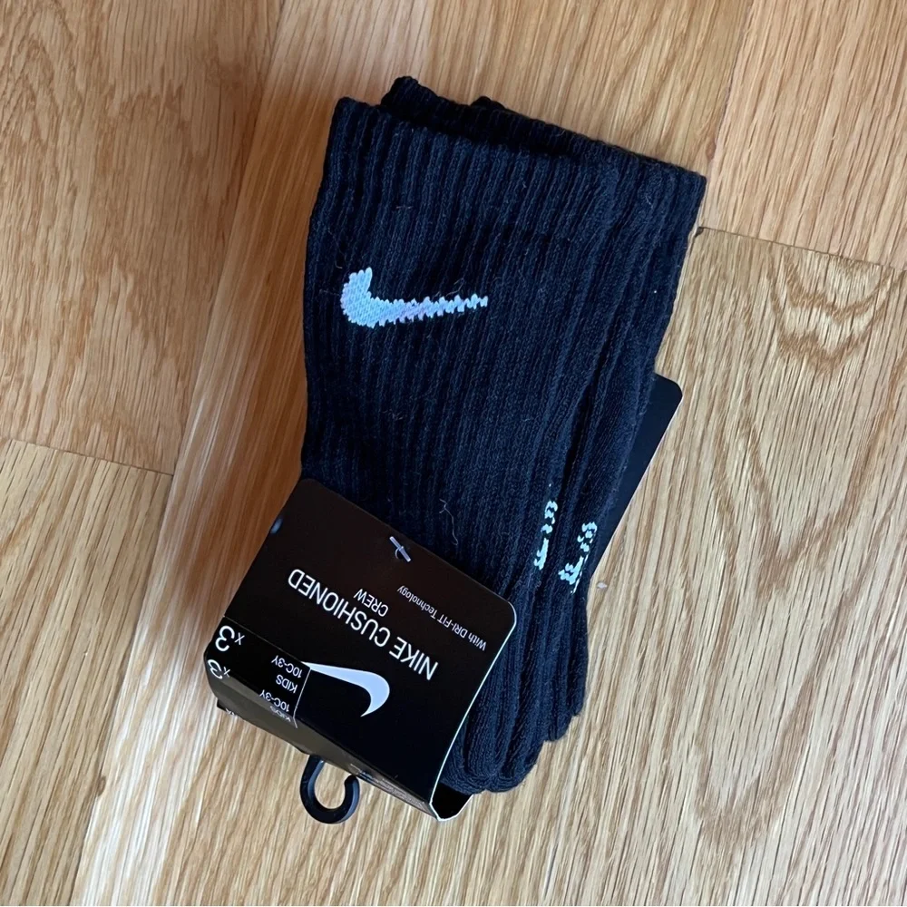 Nike Cushioned Crew Socks. 3 Pair. NEW!